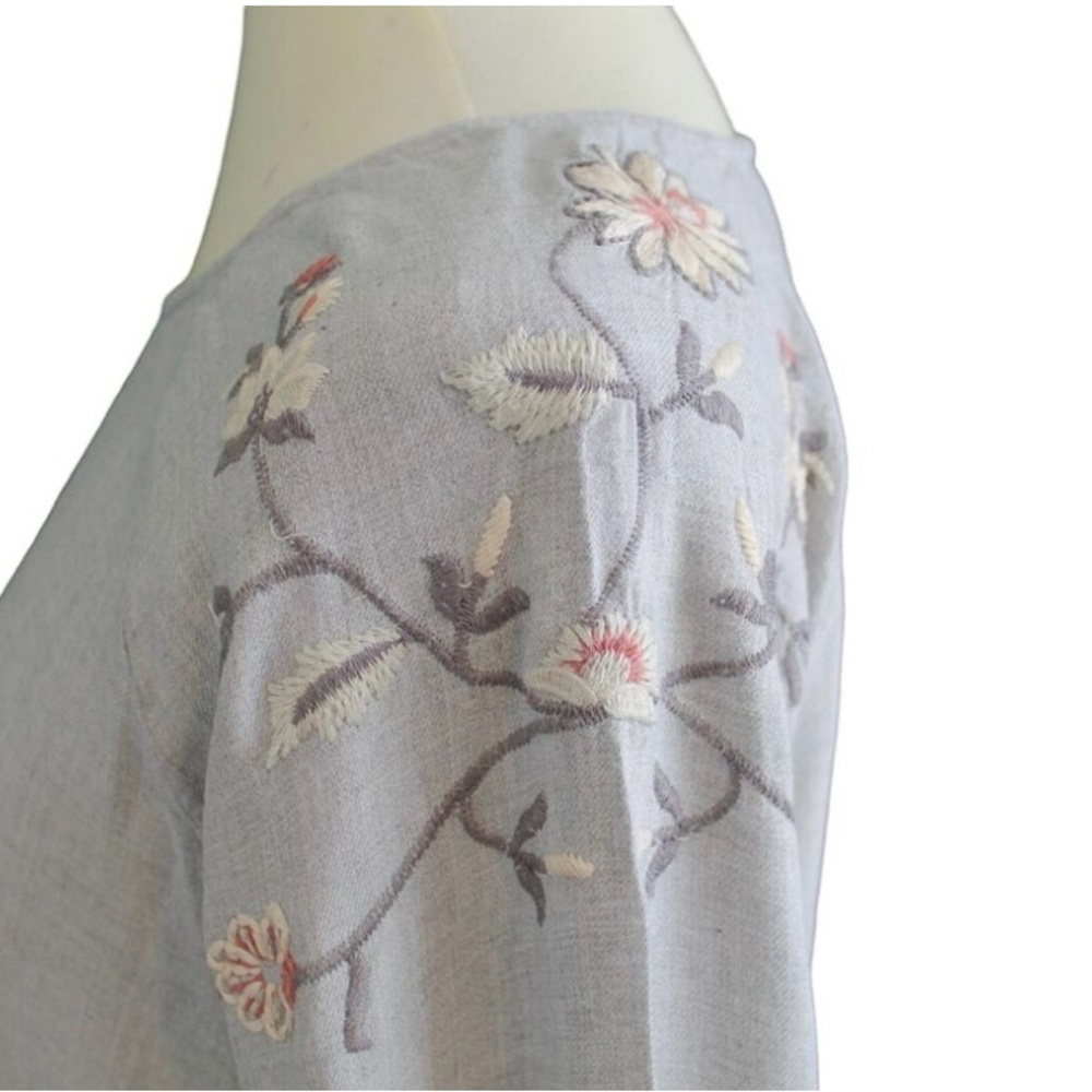 LAUREN CONRAD BELL SLEEVES W/ EMBROIDERED SHOULDERS SLIT BACK XS SM - Picture 2 of 10